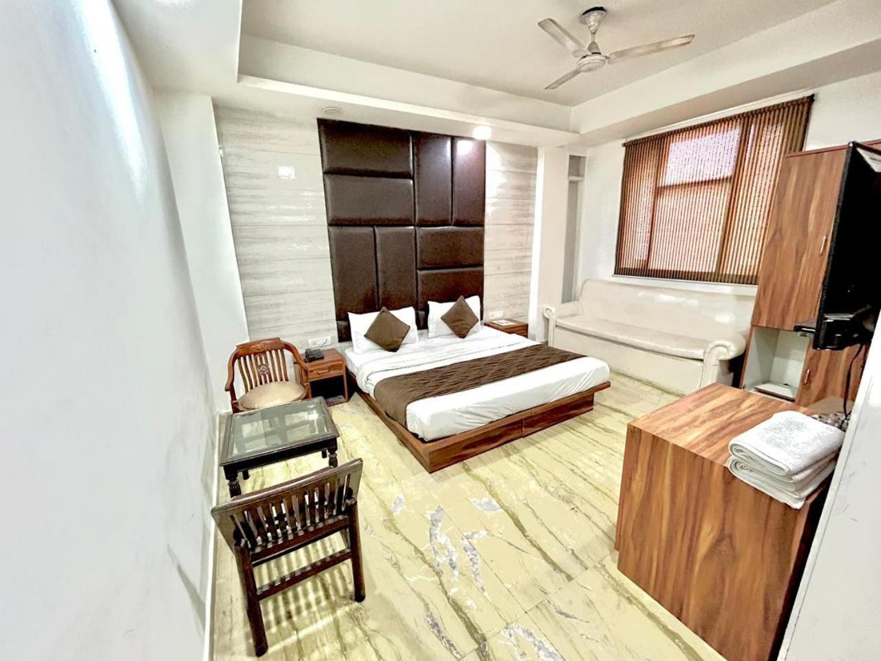 Hotel Spb 87 Near Karol Bagh Metro Station Delhi Luaran gambar
