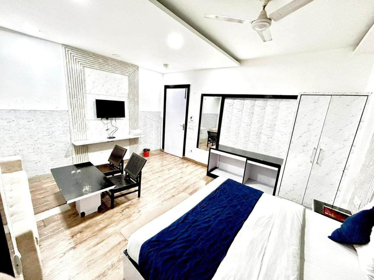 Hotel Spb 87 Near Karol Bagh Metro Station Delhi Luaran gambar