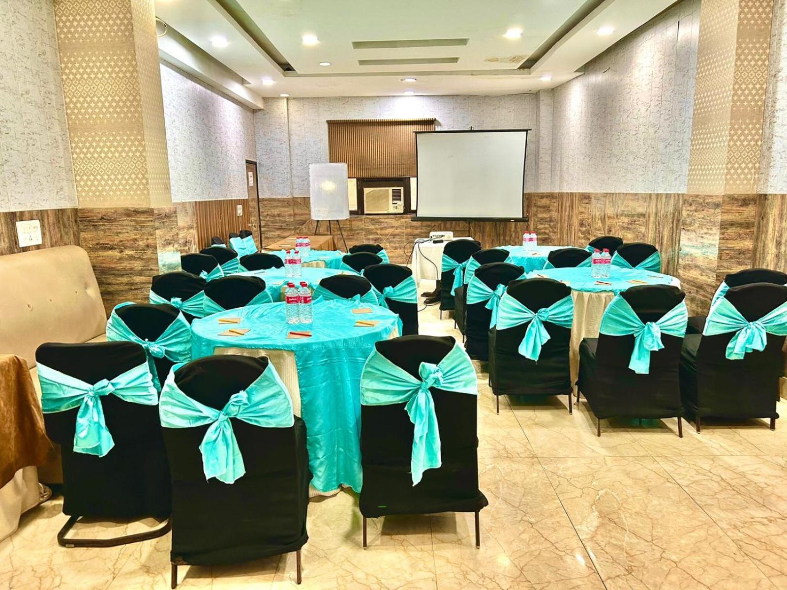 Hotel Spb 87 Near Karol Bagh Metro Station Delhi Luaran gambar