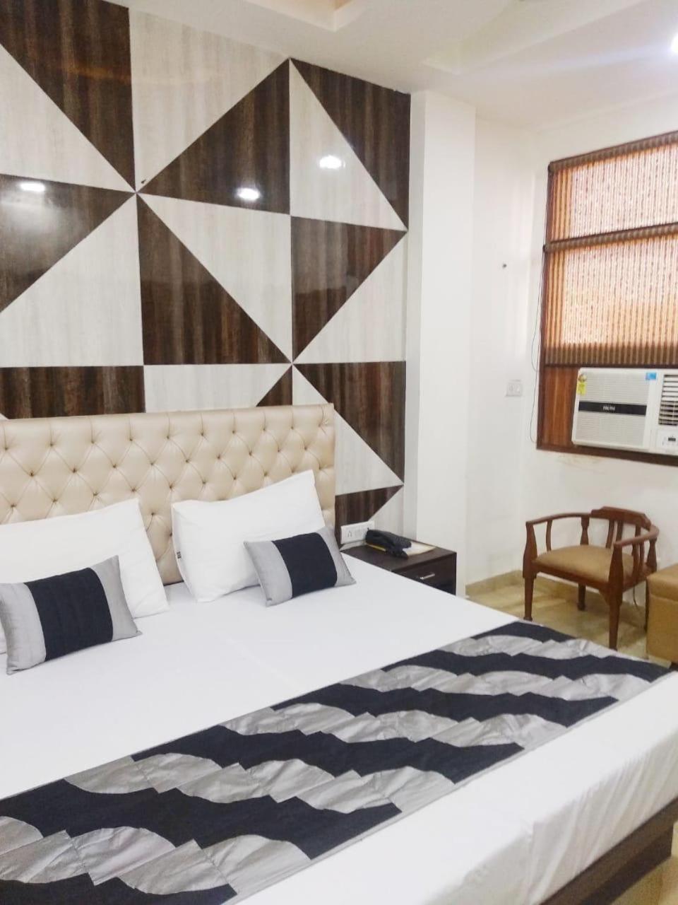 Hotel Spb 87 Near Karol Bagh Metro Station Delhi Luaran gambar