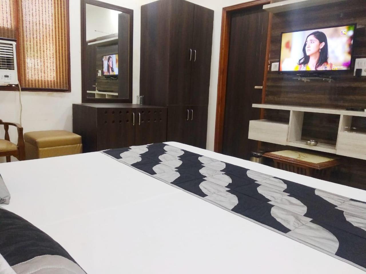 Hotel Spb 87 Near Karol Bagh Metro Station Delhi Luaran gambar