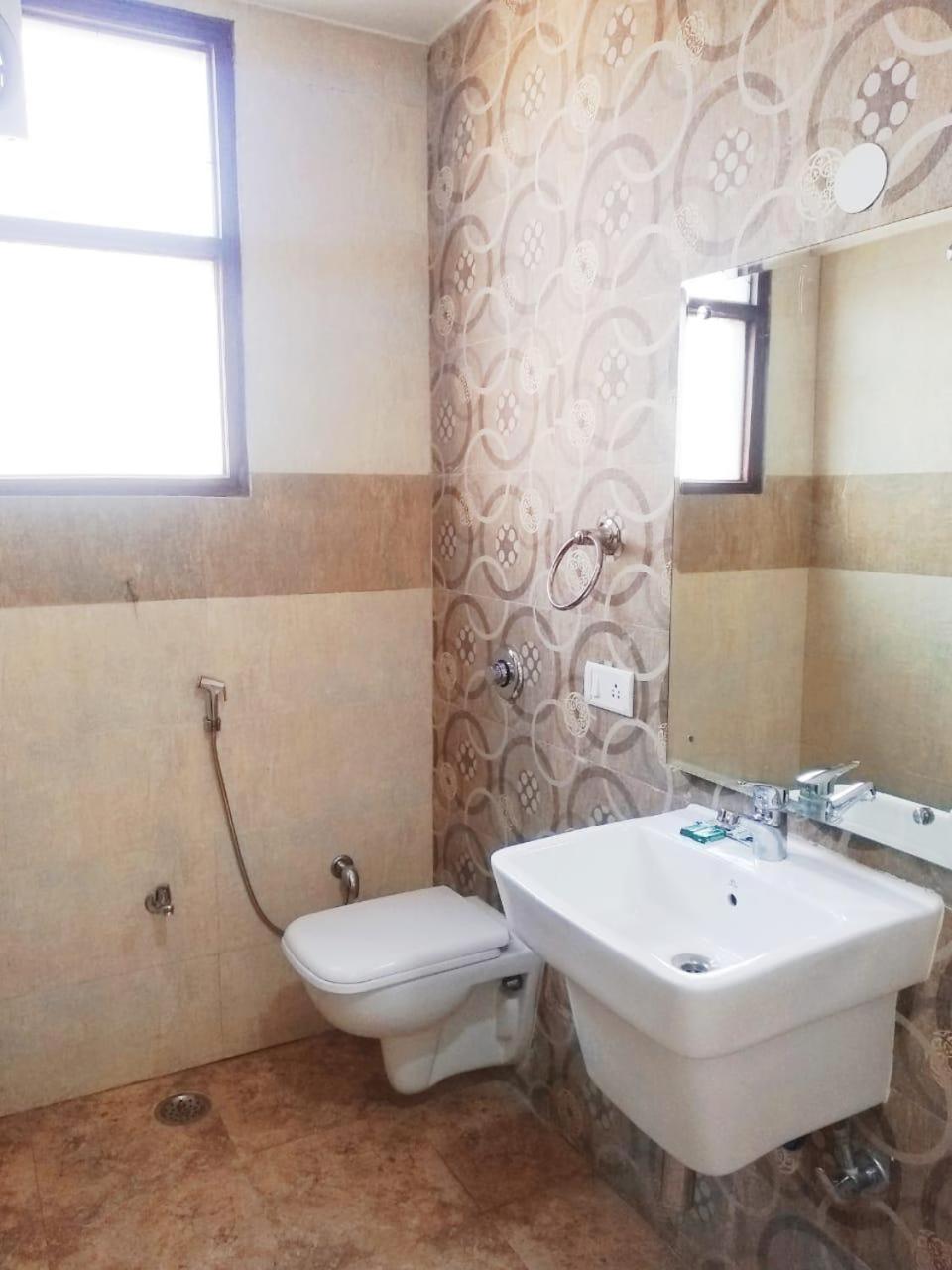 Hotel Spb 87 Near Karol Bagh Metro Station Delhi Luaran gambar